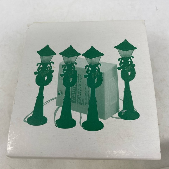 NWT Vintage Dept. 56 Set of 4 Village Turn of the Century Lampposts - Picture 4 of 11